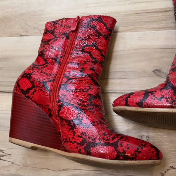 Ashro Red Animal Print Wedge size 6 - Picture 3 of 8
